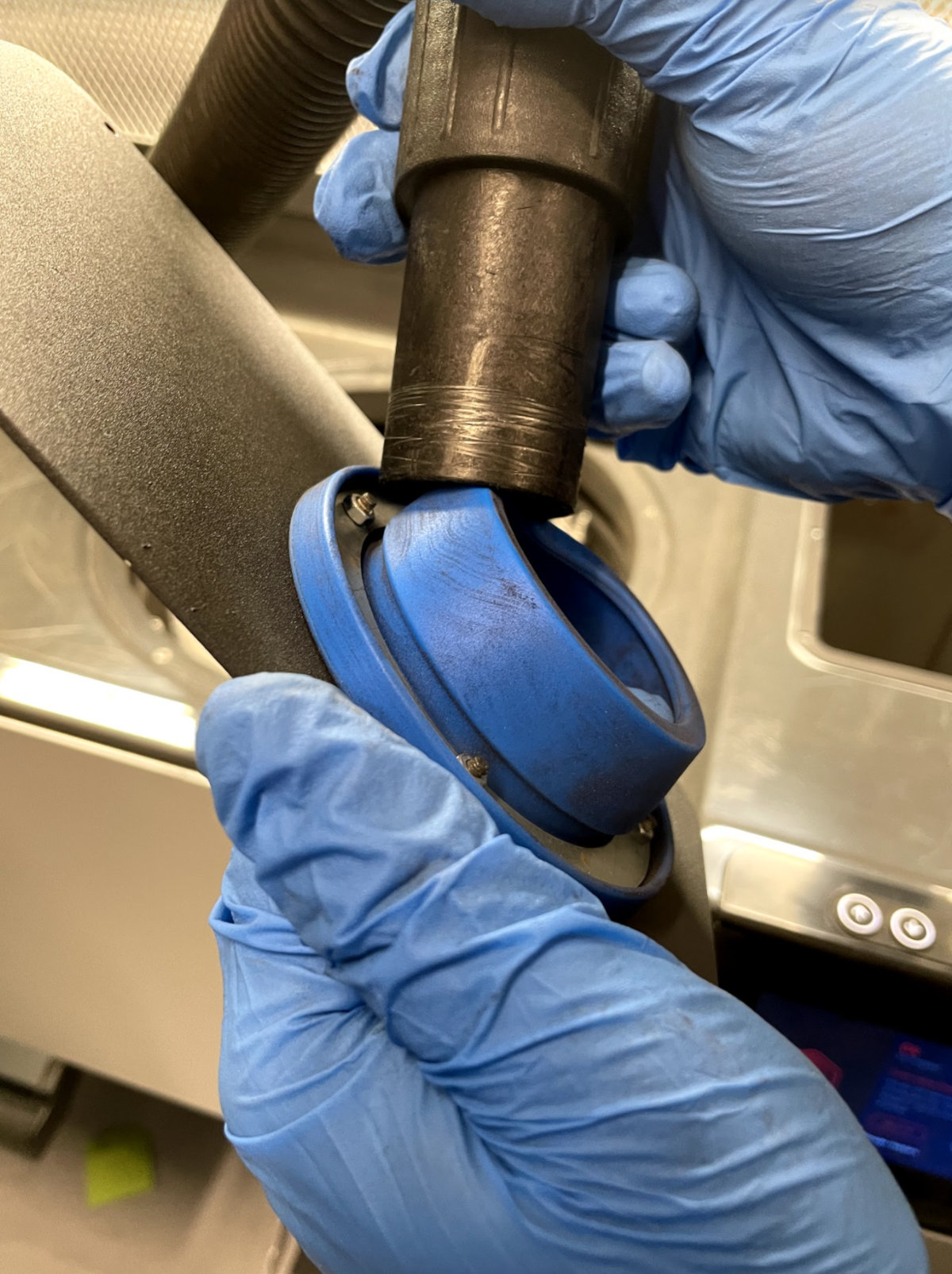 Cleaning all powder out of a Fuse Sift